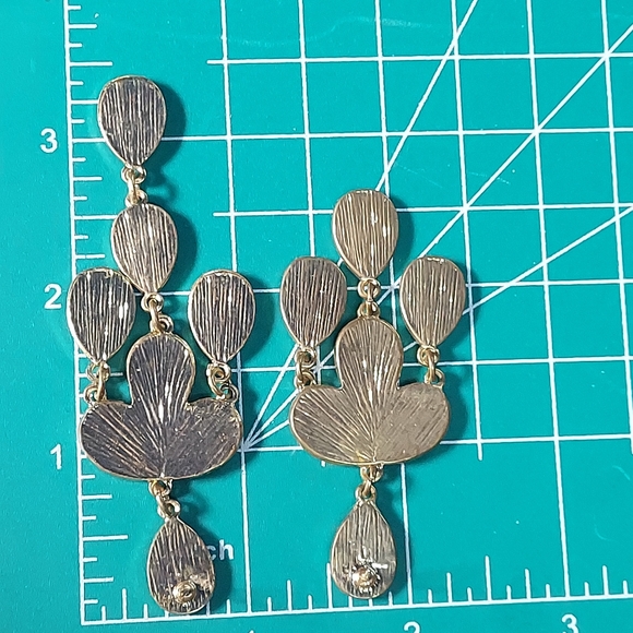 E2796 MisMatch Goldtone Teardrop Earrings - Picture 7 of 8